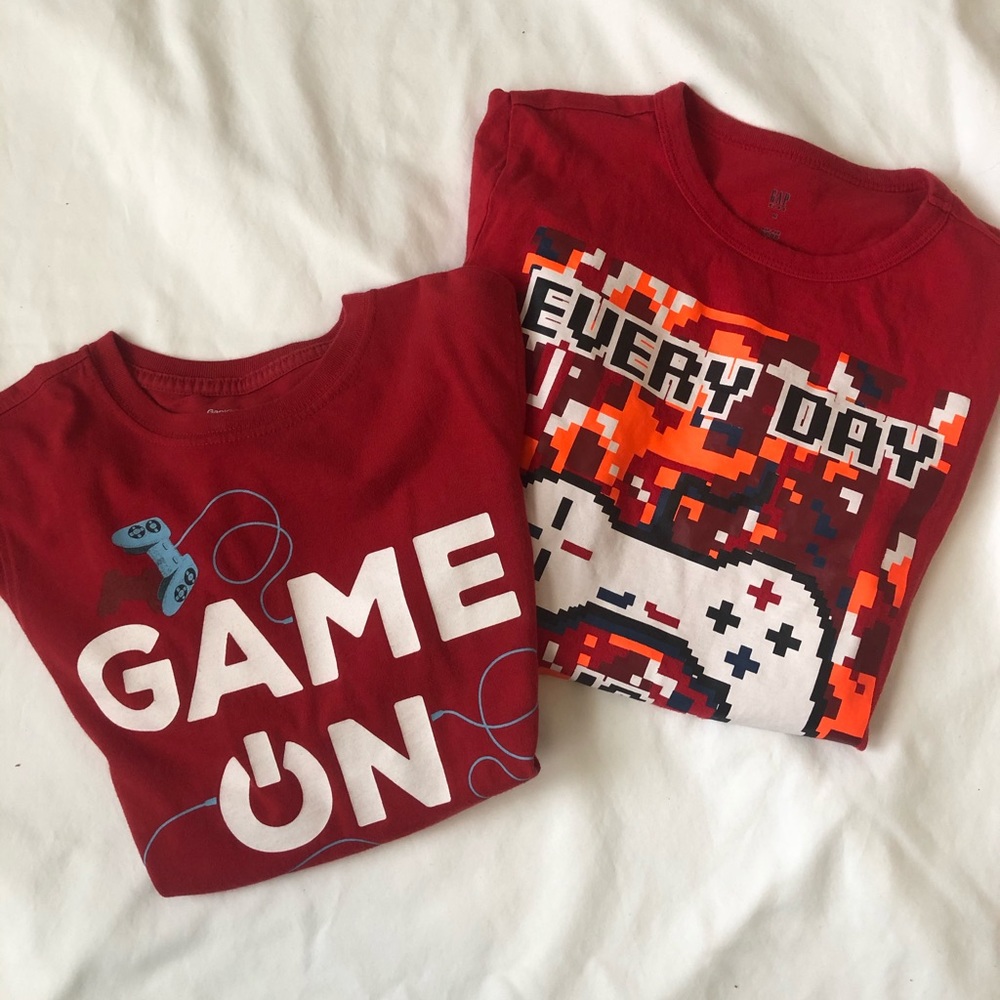 Boys short sleeve Gap t-shirts.